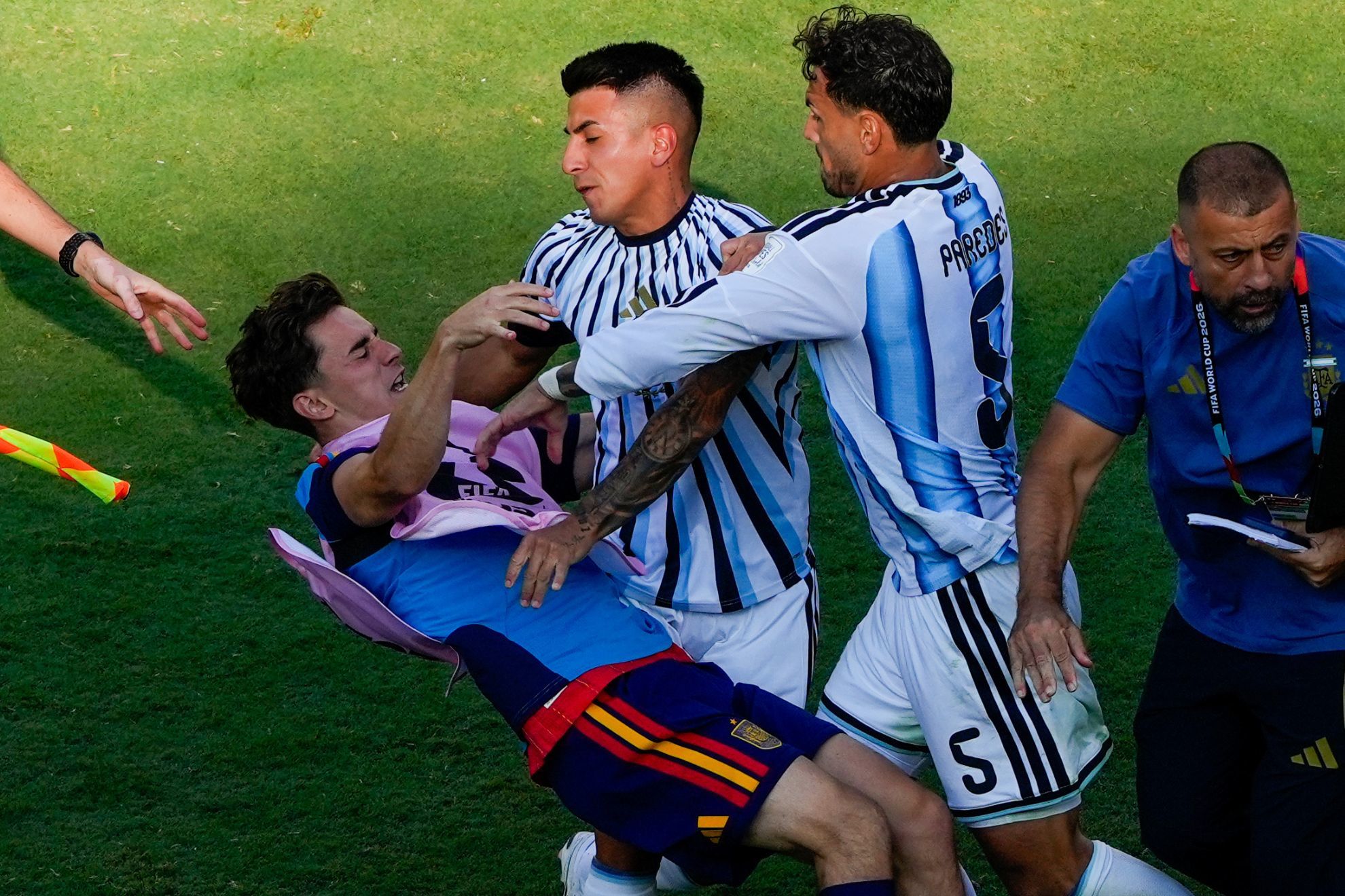 El mensaje de Gavi tras ser machacado por Leandro Paredes - MARCA USA